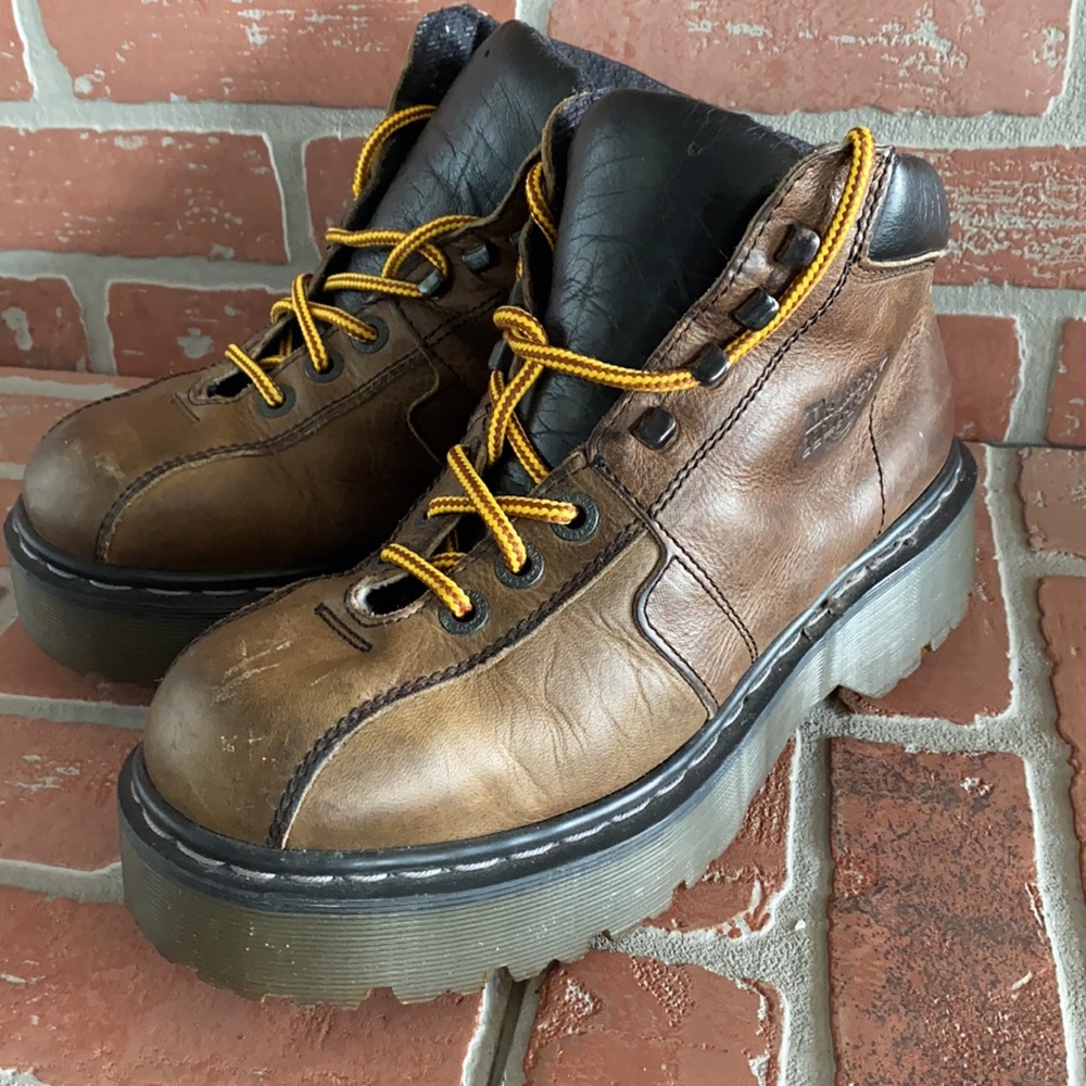 Women’s DR. martens size 8 AW004 made in England check them out very nice 👍